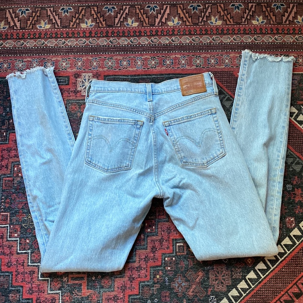 Levi’s 501 skinny light wash high waisted button up jean 27 waist sz 6 32 inseam